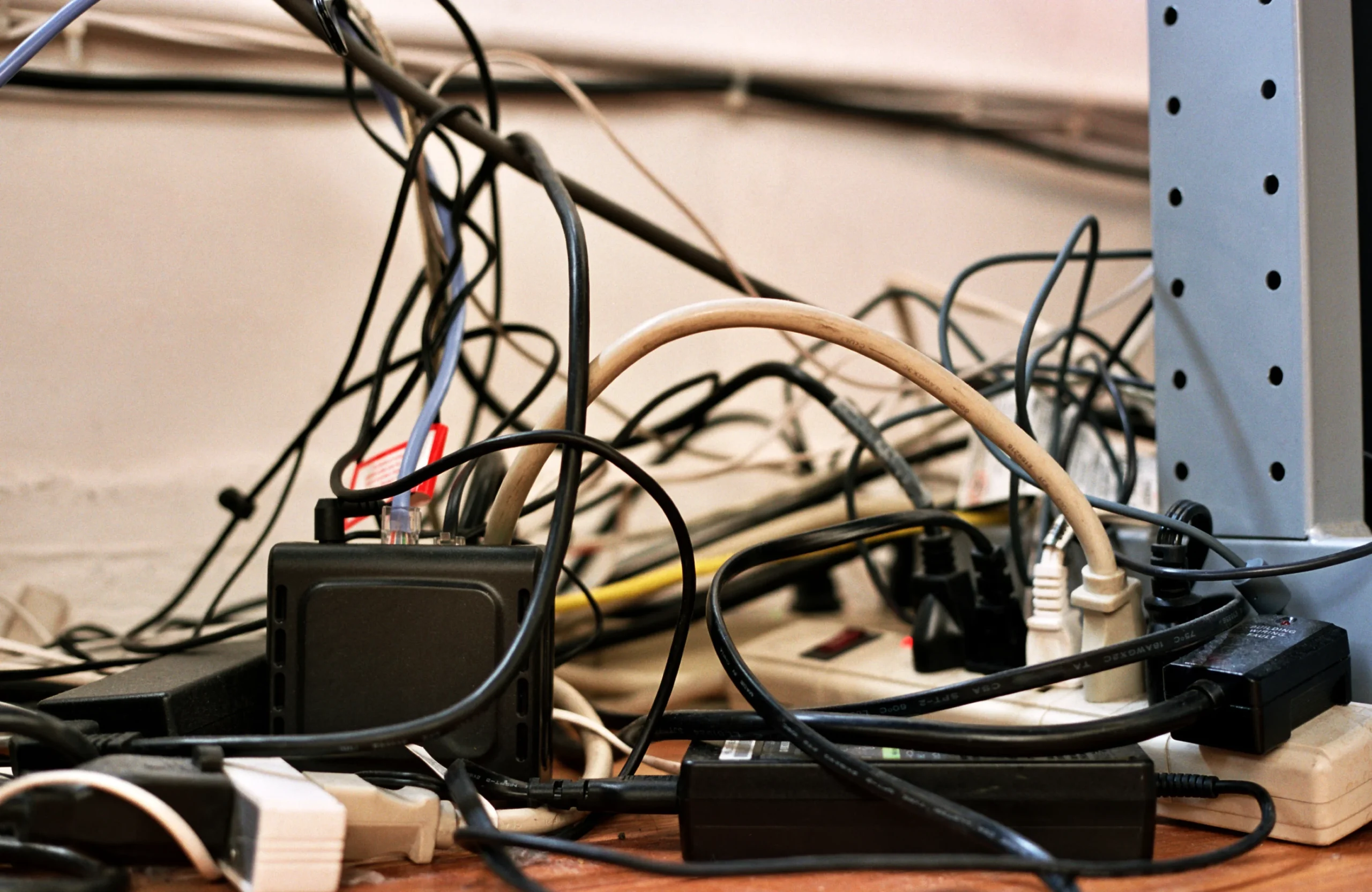 5 วิธีเก็บสายไฟ